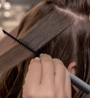 OEM/ODM Available Professional USB-Powered Portable Ultrasonic Hair Therapy Comb for Household Salon Use Deep Conditioning